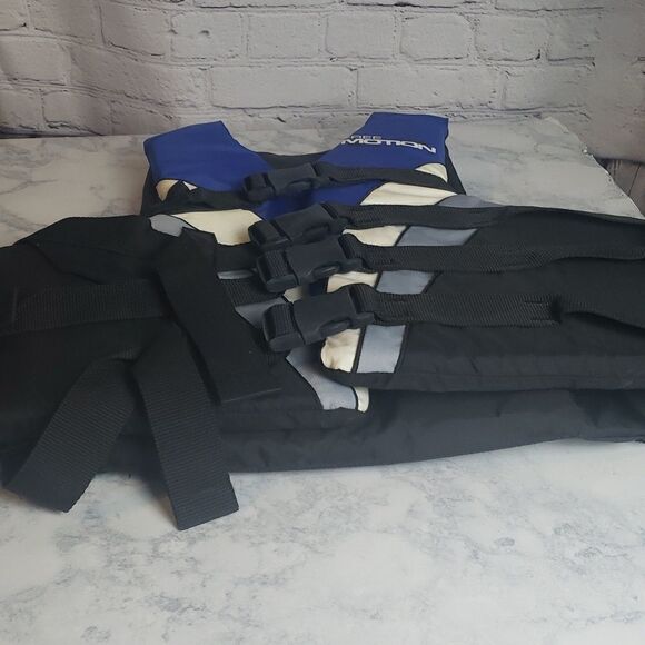 Free Motion Life Jacket - Picture 8 of 10